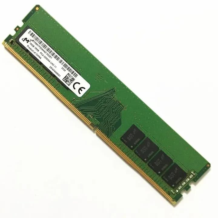 Thanh RAM PC DDR4 DIMM, nhãn thông số dán trên chip